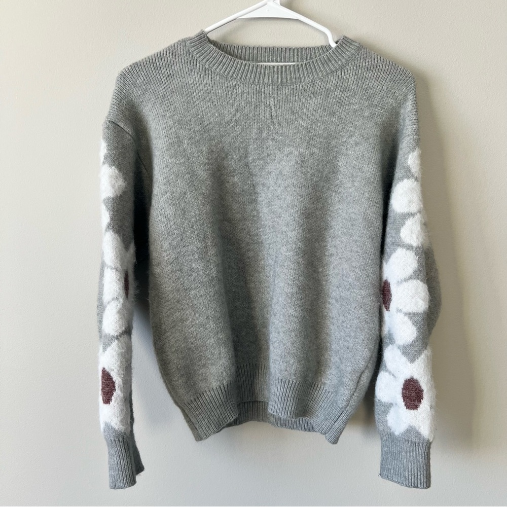 Women’s Gray Floral Sweater, Size Medium